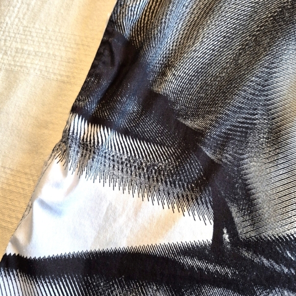 Calvin Klein men's medium short sleeve button up shirt, lots of stretch EUC - Picture 4 of 6